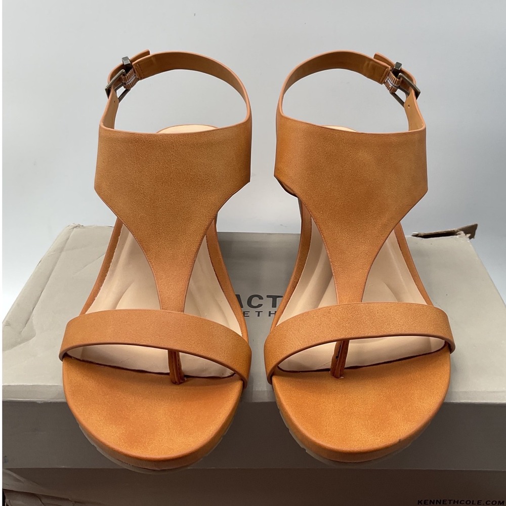 Kenneth Cole Reaction Greatly Thong Wedge Sandals Cognac Tan T-Strap Womens 10